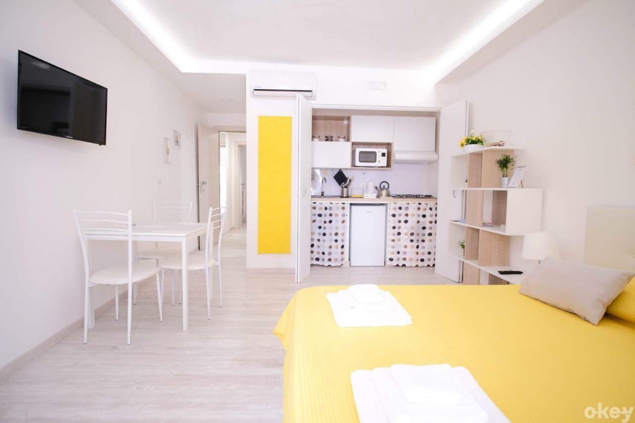 Charme&Chic Studios - Bari Centro Exterior foto